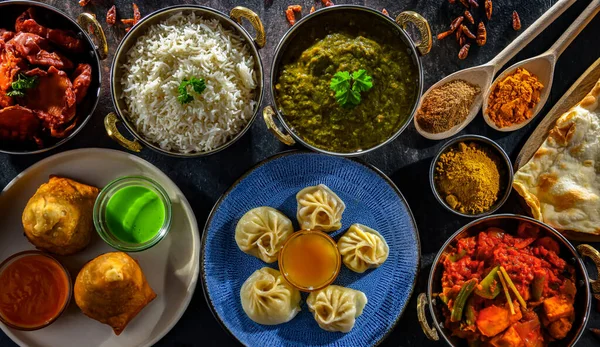 stock image Composition with indian dishes: samosa, pakora, palak paneer, jalfrezi, thukpa and naan bread