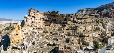Kapadokya 'nın Nevsehir ilindeki Cavusin manzarası.