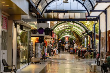 Marmaris, TUR - 21 Ot. 2023: Mugla ilinin Marmaris ilçesindeki Grand Bazaar, Türkiye