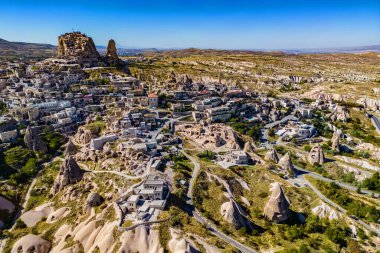 Kapadokya 'nın Nevsehir ilindeki Uchisar Şatosu manzarası.