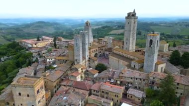 İtalya, Toskana 'daki San Gimignano' nun hava manzarası. UNESCO Dünya Mirası Alanı