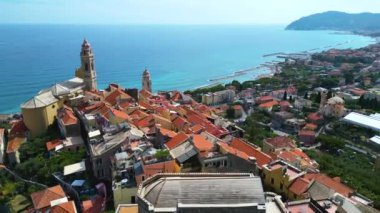İtalya 'nın Liguria eyaletindeki İtalyan Rivierası üzerindeki Cervo köyünün hava manzarası