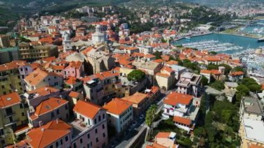 Porto Maurizio 'nun Imperia, Liguria, İtalya' daki İtalyan Rivierası üzerindeki hava manzarası