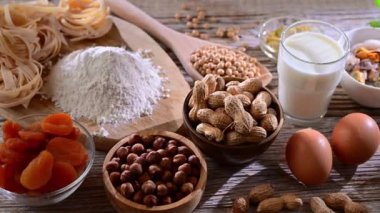 Yumurta, süt, soya, fındık, balık, deniz ürünleri, buğday unu, hardal, kurutulmuş kayısı ve kereviz gibi genel gıda alerjileri