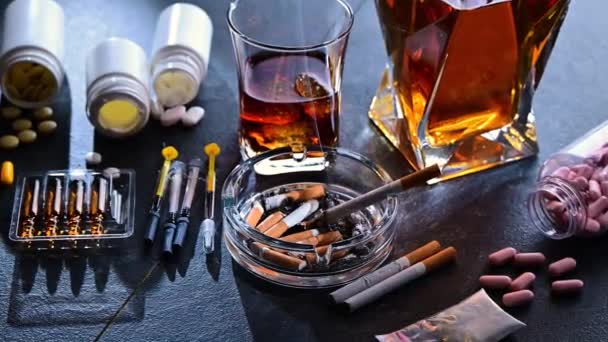 Függőséget Okozó Anyagok Beleértve Alkoholt Cigarettát Kábítószert — Stock videók