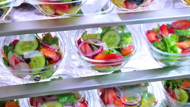 Plastic Boxes Pre Packaged Fruit Vegetable Salads Put Sale Commercial — ストック動画