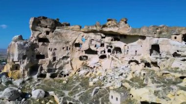 Kapadokya 'nın Nevsehir ilindeki Cavusin manzarası.