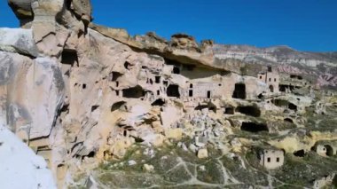 Kapadokya 'nın Nevsehir ilindeki Cavusin manzarası.