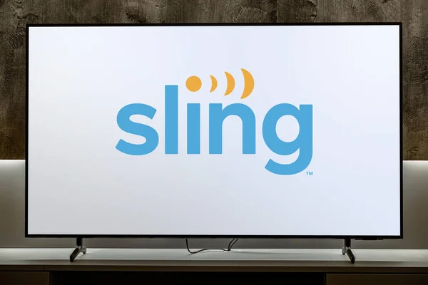 Poznan Pol Dec 2023 展示Sling Tv标志的平板电视是一家由Dish Network拥有的美国顶级互联网电视公司 — 图库照片