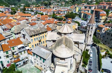 Finalborgo 'nun mimarisi, İtalya' nın Imperia, Liguria eyaletindeki İtalyan Rivierası Finale Ligure 'nin tarihi merkezi..
