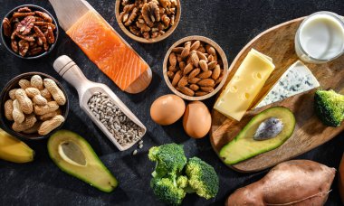 Sağlıklı cilt ve saçlar için besin takviyesi olarak önerilen biyotin açısından zengin gıda ürünleri