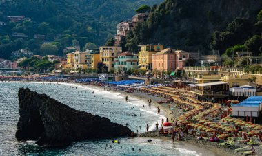 MONTEROSSO, ITA - 17 SEP 2023: Liguria, İtalya 'daki Monterosso al Mare manzarası