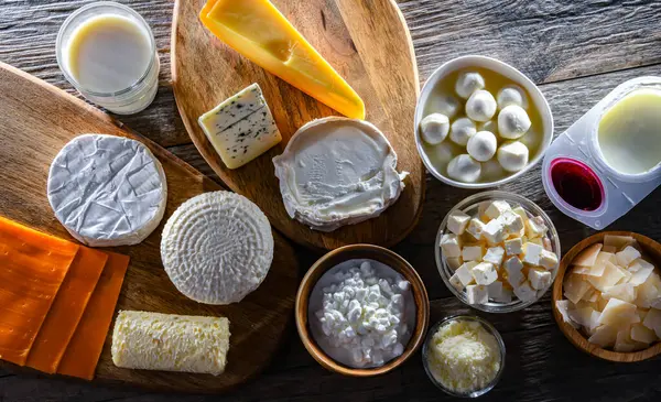Разнообразие Молочных Продуктов Включая Сыр Молоко Йогурт — стоковое фото