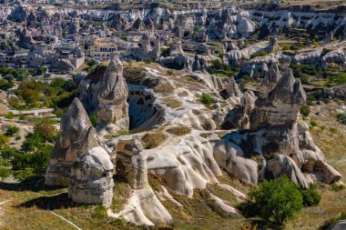 Kapadokya 'nın Nevsehir ilindeki Goreme manzarası.