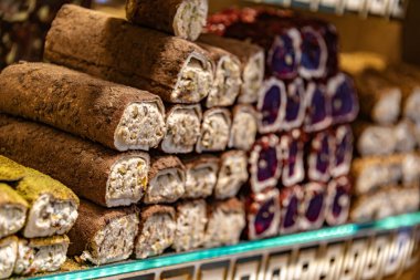 Pazar 'da Türk zevklerinin çeşitli bir çeşidi sergileniyor