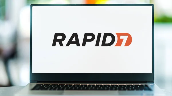 Poznan Pol Dec 2022 展示Rapid7标志的笔记本电脑 总部位于美国马萨诸塞州波士顿 — 图库照片