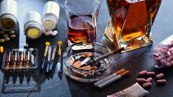 Substancje Uzależniające Tym Alkohol Papierosy Narkotyki — Wideo stockowe