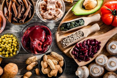 Niasin açısından zengin gıda ürünleri, kolesterol seviyelerini kontrol etmek ve kan basıncını düşürmek için besin desteği olarak tavsiye edilir.