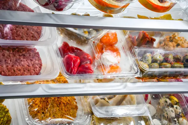 Exposición Una Variedad Productos Alimenticios Preenvasados Cajas Plástico —  Fotos de Stock