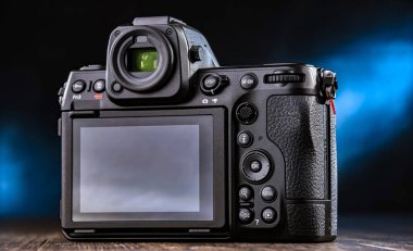 POZNAN, POL - 26 Ocak 2024: Nikon Z 8, Nikon tarafından üretilen üst düzey aynasız kamera