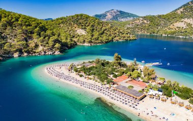 Mugla ilinin Fethiye ilçesine bağlı Oludeniz hava manzarası