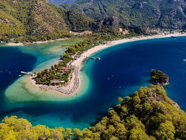 Mugla ilinin Fethiye ilçesine bağlı Oludeniz hava manzarası
