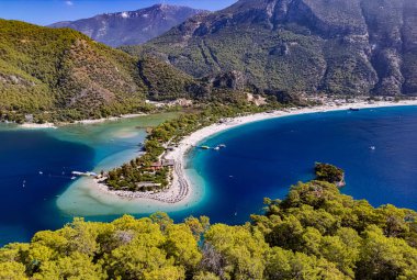 Mugla ilinin Fethiye ilçesine bağlı Oludeniz hava manzarası