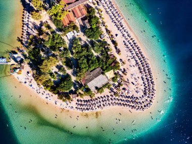 Mugla ilinin Fethiye ilçesine bağlı Oludeniz hava manzarası
