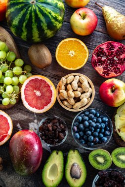 Meyveli diyeti temsil eden gıda ürünleri. Fruiteryenizm