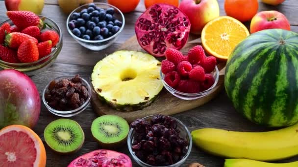 Livsmedelsprodukter Som Representerar Den Fruktbara Kosten Fruitarianism — Stockvideo