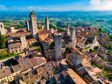 San Gimignano 'nun havadan görünüşü, Siena, Tuscany, Ital bölgesindeki bir ortaçağ tepe kasabası.