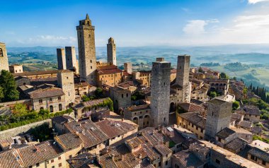 San Gimignano 'nun havadan görünüşü, Siena, Tuscany, Ital bölgesindeki bir ortaçağ tepe kasabası.