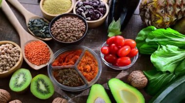 Vegan diyeti temsil eden gıda ürünleri. Vejetaryenlik.