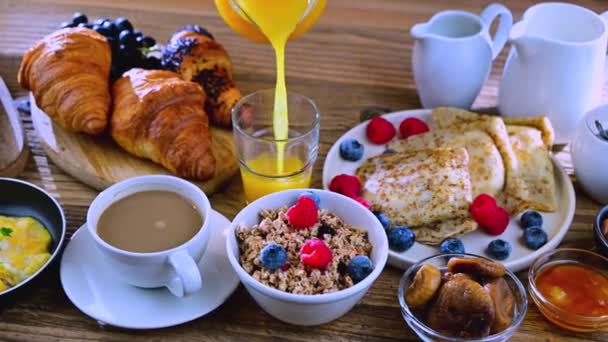 Breakfast Served Coffee Orange Juice Scrambled Eggs Cereals Pancakes Croissants — Vídeo de Stock