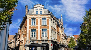 LEUVEN, BELGIUM - 25 AUG 2022: Belçika 'nın Flaman Bölgesindeki Leuvenn Mimarisi