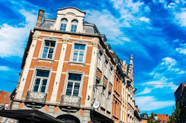 LEUVEN, BELGIUM - 25 AUG 2022: Belçika 'nın Flaman Bölgesindeki Leuvenn Mimarisi
