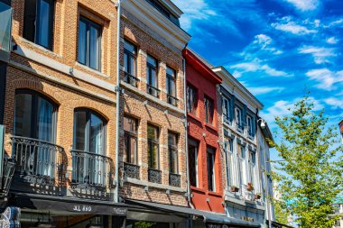 LEUVEN, BELGIUM - 25 AUG 2022: Belçika 'nın Flaman Bölgesindeki Leuvenn Mimarisi