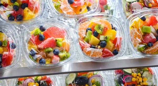 Plastic Boxes Pre Packaged Fruit Salads Put Sale Commercial Refrigerator — Stock Photo, Image