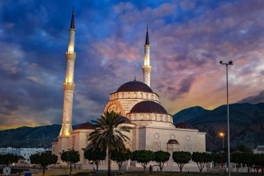 Dedi Muscat, Umman 'daki Bin Taimur Camii..