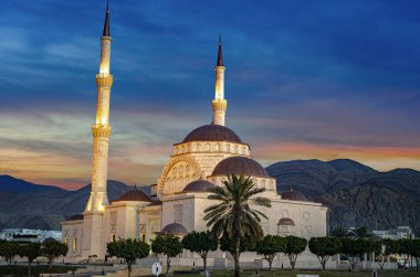 Dedi Muscat, Umman 'daki Bin Taimur Camii..