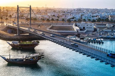 Kuzeydoğu Umman 'daki Ash Sharqiyah Güney Valiliği' nin Sur kentine bakınız.