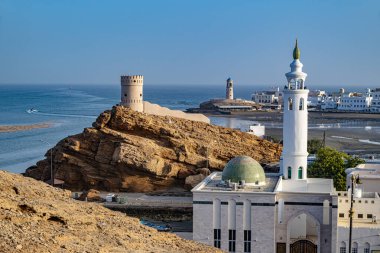 Kuzeydoğu Umman 'daki Ash Sharqiyah Güney Valiliği' nin Sur kentine bakınız.