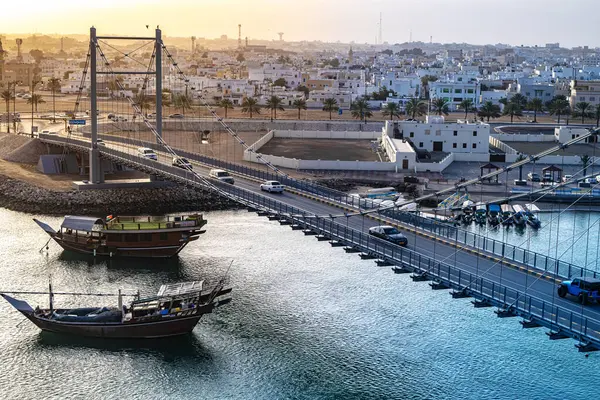 Kuzeydoğu Umman 'daki Ash Sharqiyah Güney Valiliği' nin Sur kentine bakınız.