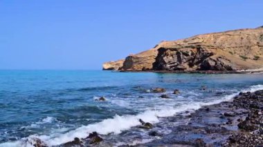 Qantab plajı, Muscat, Umman yakınlarında popüler bir turizm merkezi.