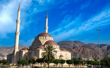 Dedi Muscat, Umman 'daki Bin Taimur Camii..