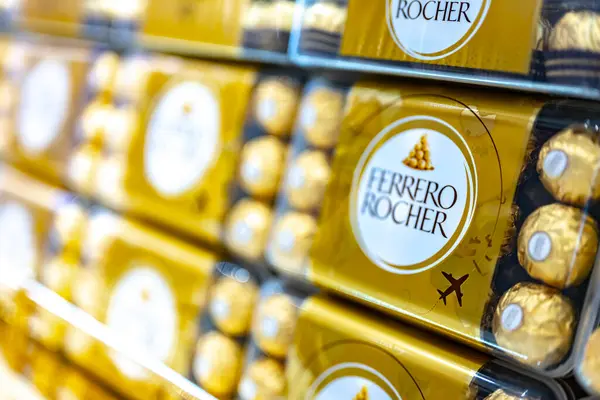 Dubai Uae Mar 2024 Boxes Ferrero Rocher Premium Chocolate Sweets — Stock Photo, Image