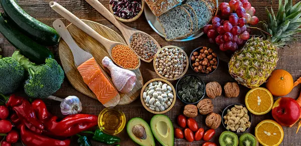 高血圧を下げるために作成されたDashダイエットを表す食品 ストック画像