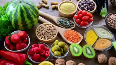 Vegan diyeti temsil eden gıda ürünleri. Vejetaryenlik.