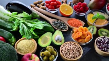 Vegan diyeti temsil eden gıda ürünleri. Vejetaryenlik.