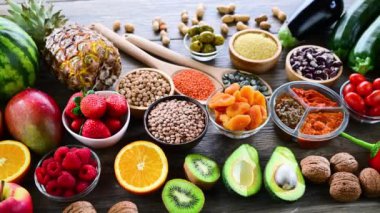Vegan diyeti temsil eden gıda ürünleri. Vejetaryenlik.